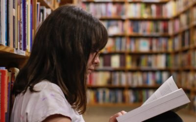 ‘Ik denk dat er niemand is die zich géén zorgen maakt over de ontlezing’. Over pulp, lectuur en jeugdliteratuur